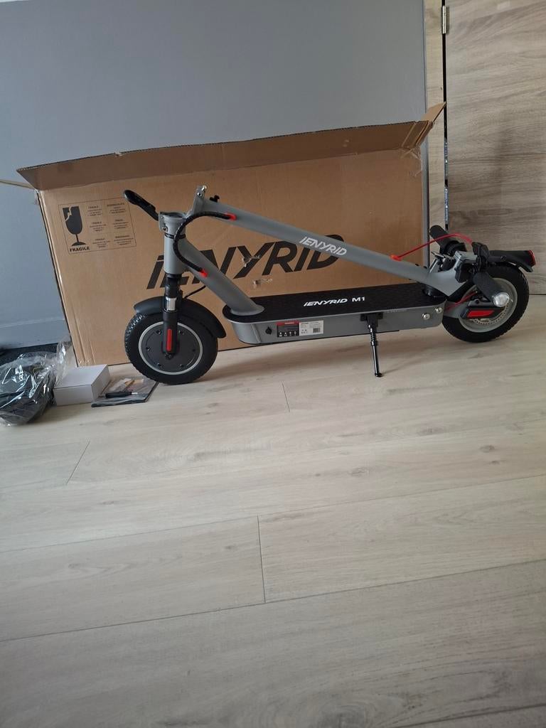 Trottinette électrique neuve dans une boîte, garantie de 2 a, Enlèvement ou Envoi, Neuf, Step électrique (E-scooter), Ienyrid