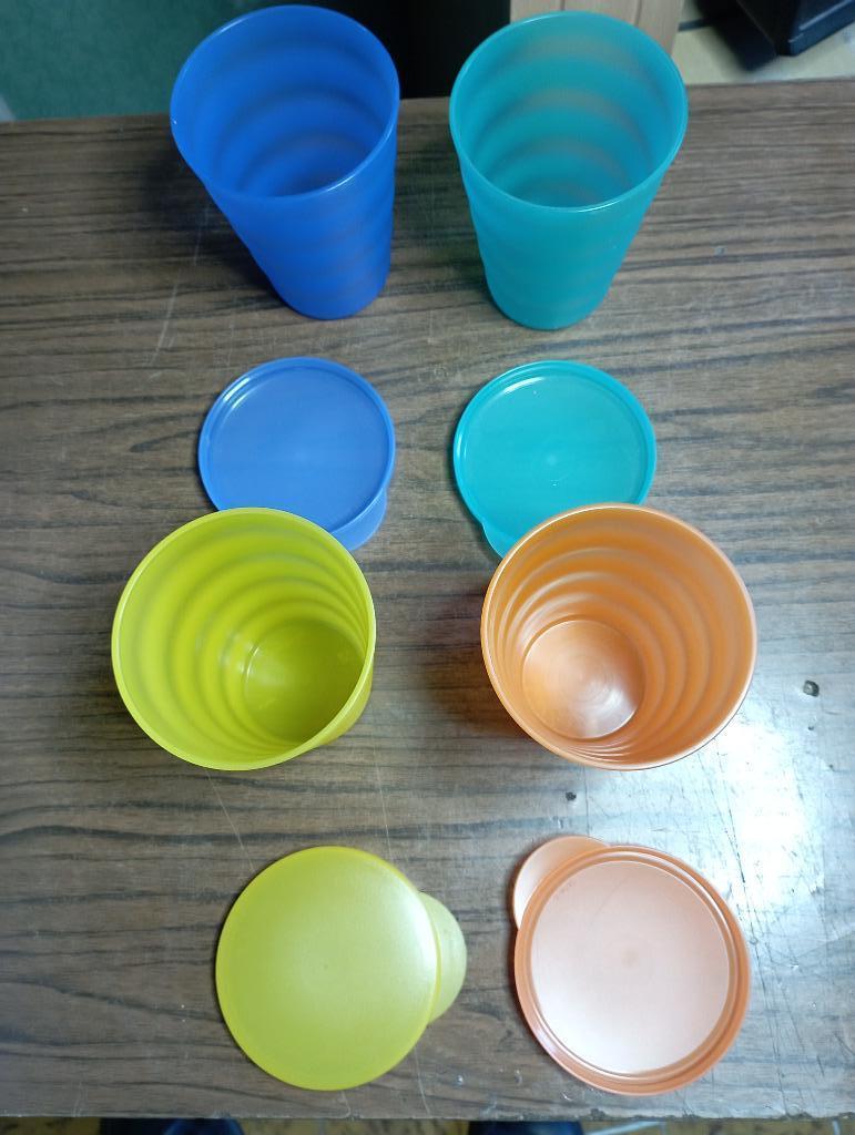 Gobelet plastique Tupperware + couvercle, Enlèvement, Comme neuf, Bleu, Récipient ou Bol