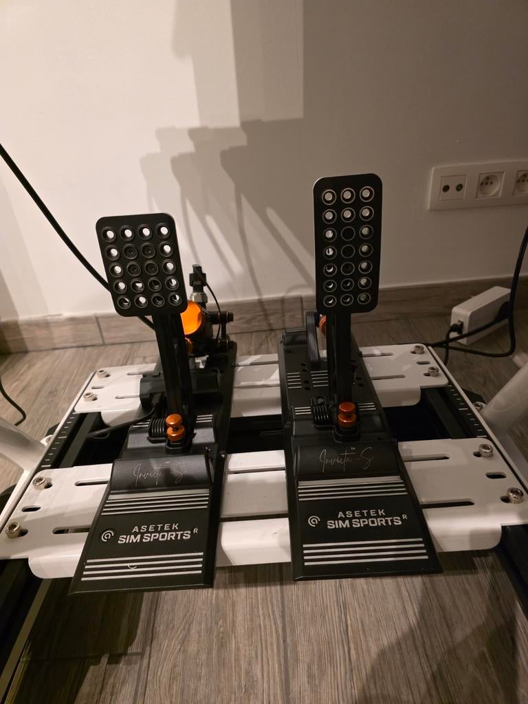 Simracing pedalier  Asetek invicta pedal thorp 2 hydraulique, Games en Spelcomputers, Games | Pc, Ophalen