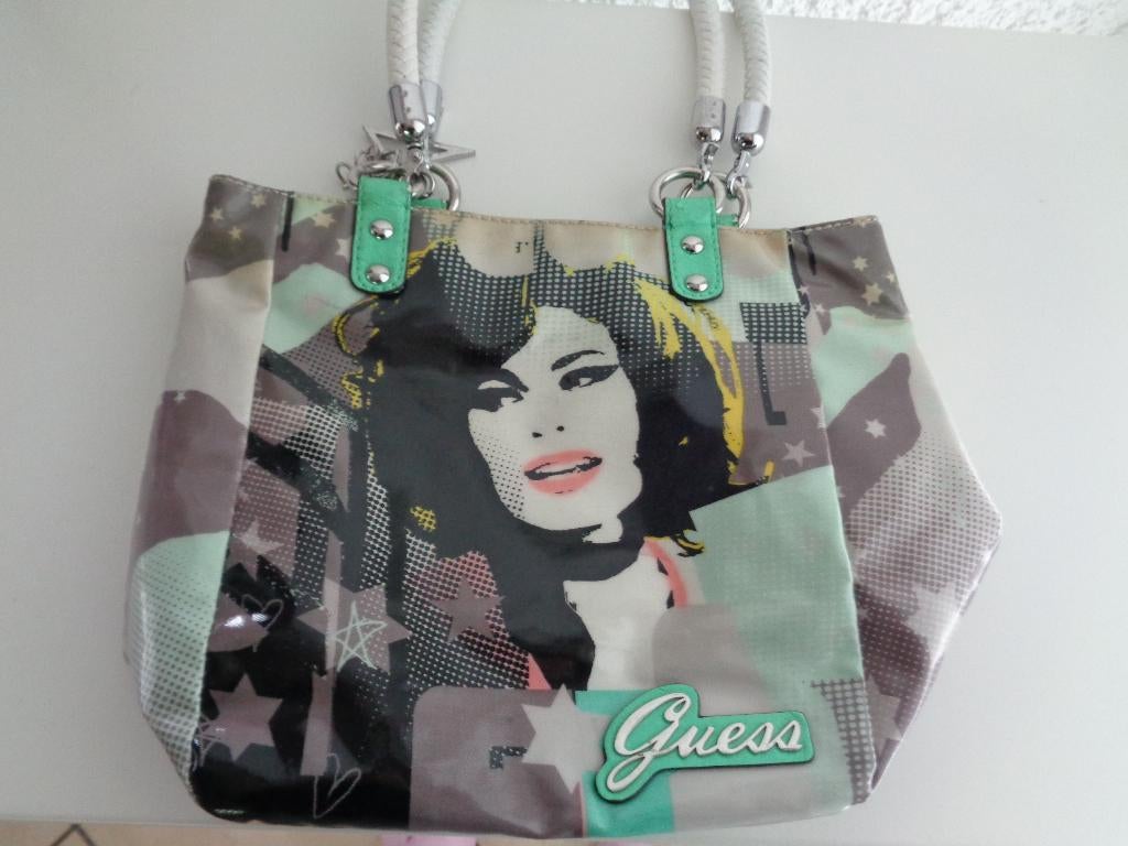 Sac à main imprimé Marque: Guess. ancien., Verzenden, Gebruikt, Overige kleuren, Handtas