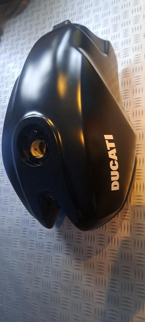 Benzine tank Ducati monster 1000, Fietsen en Brommers, Ophalen