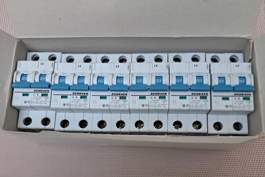 6 disjoncteurs neufs 2 pôles 6A - conformes, Doe-het-zelf en Bouw, Elektriciteit en Kabels, Ophalen, Nieuw