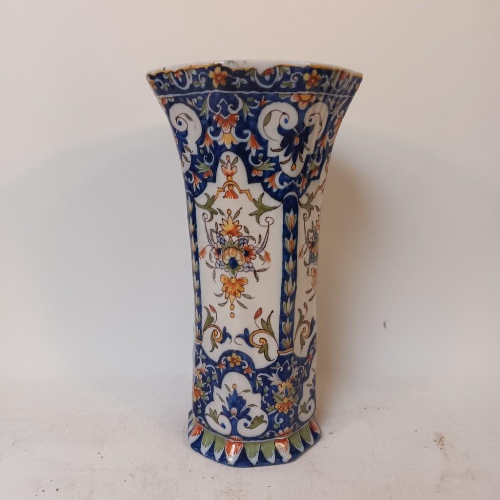 Octagonale bekervaas Rouen (H27cm), Antiquités & Art, Antiquités | Céramique & Poterie, Enlèvement ou Envoi