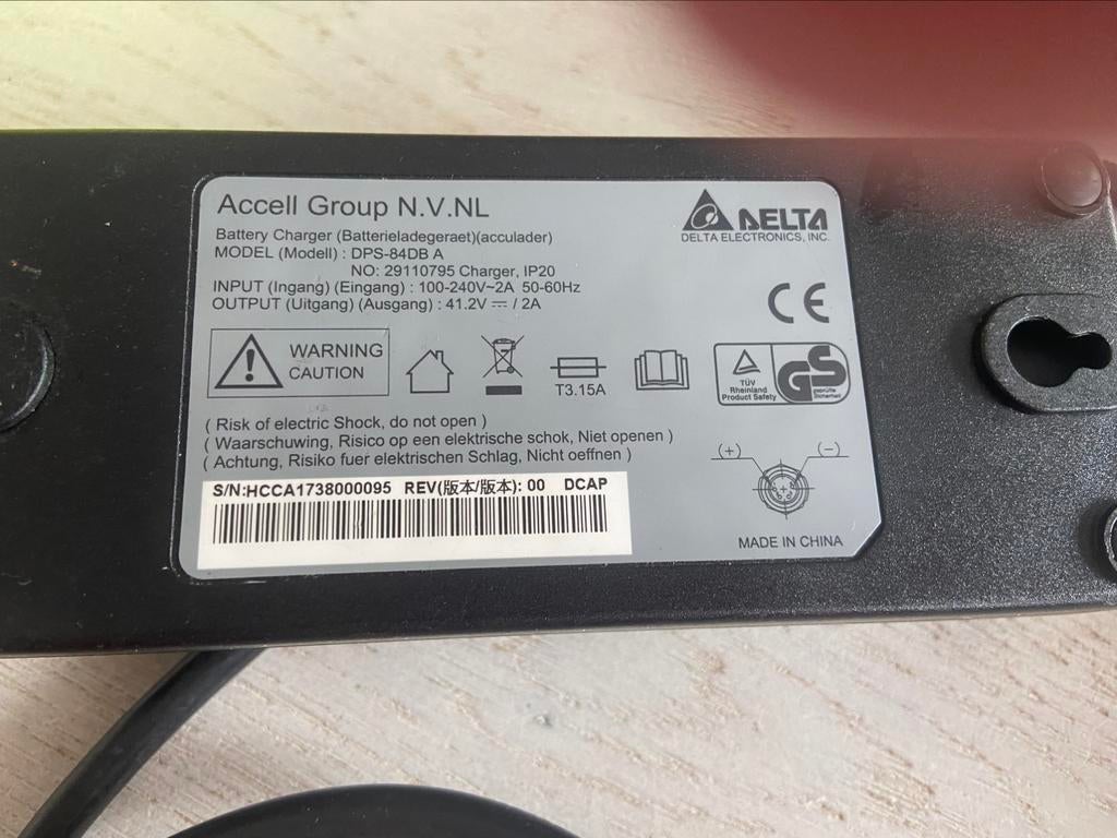 Baterij lader elektrische fiets, Ophalen, Zo goed als nieuw