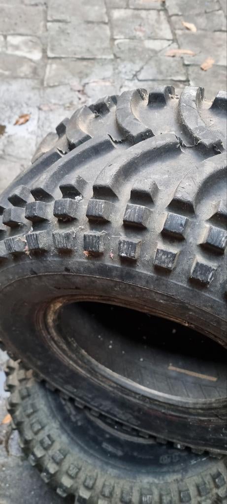 Pneu duro 22x11-10, Motoren
