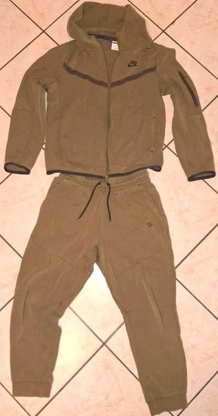 Nike Tech Trainingspak maat 147-152, Enlèvement ou Envoi