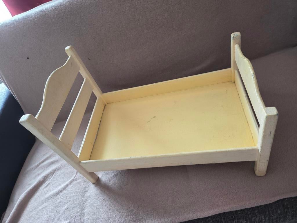 Lit pour jouets vintage en bois., Enlèvement ou Envoi, Utilisé, Maison de poupées