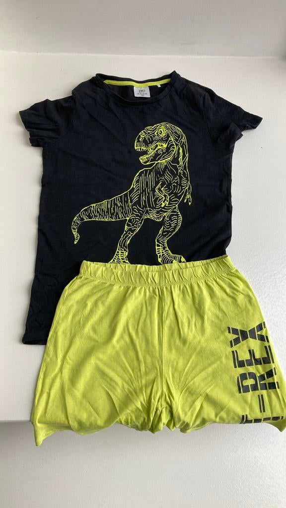 355: zomers pyjamaset t rex dyno maat 152, Kinderen en Baby's, Kinderkleding | Maat 152, Gebruikt, Jongen, Nacht- of Onderkleding