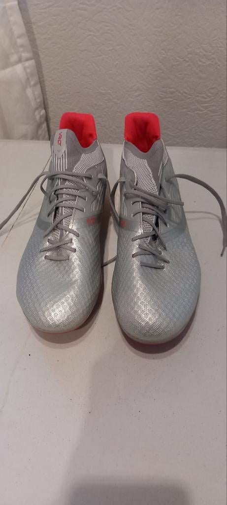 Nouvelles chaussures de football taille 47, Enlèvement ou Envoi, Neuf