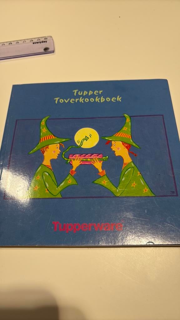Klein kookboekje voor kinderen tupperware, Ophalen of Verzenden, Gelezen