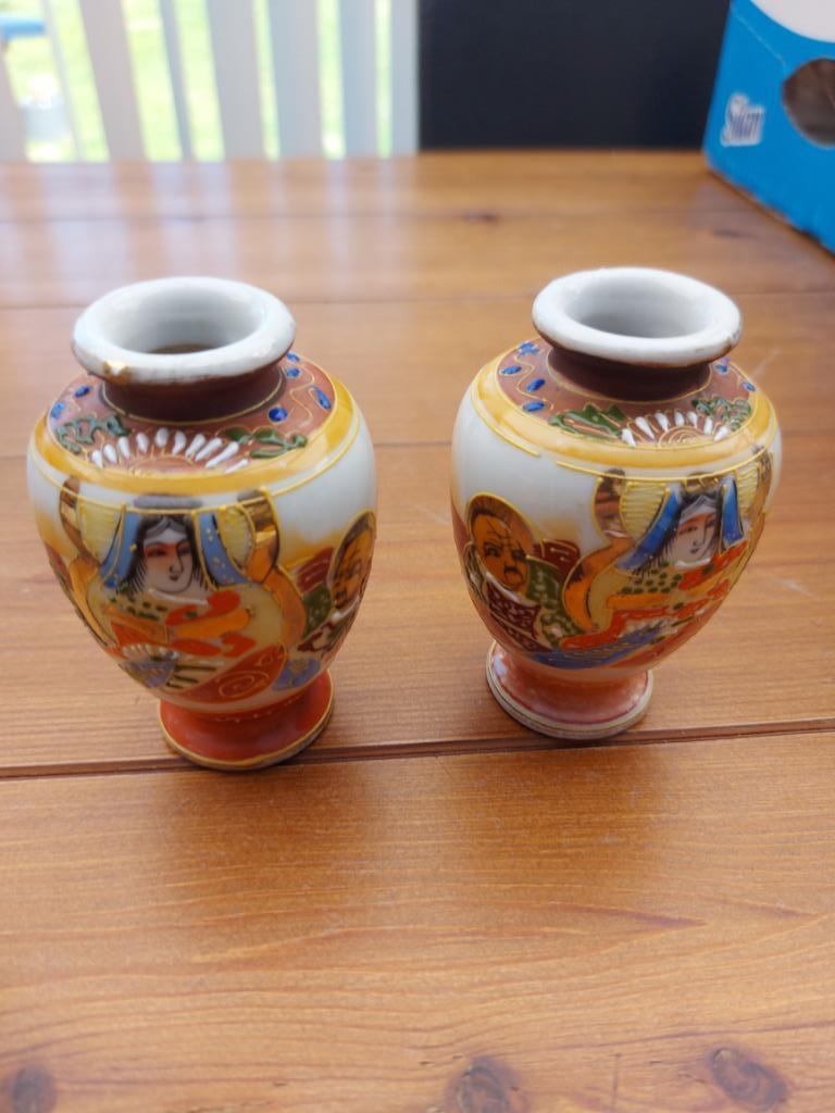Vintage porseleinen Japanse Satsuma Moriage vaasjes, Enlèvement ou Envoi