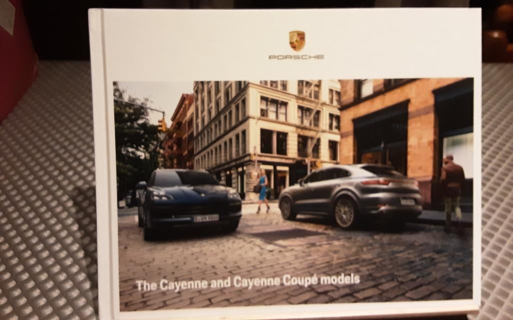 PORSCHE cayenne brochure, Ophalen of Verzenden, Zo goed als nieuw, Porsche