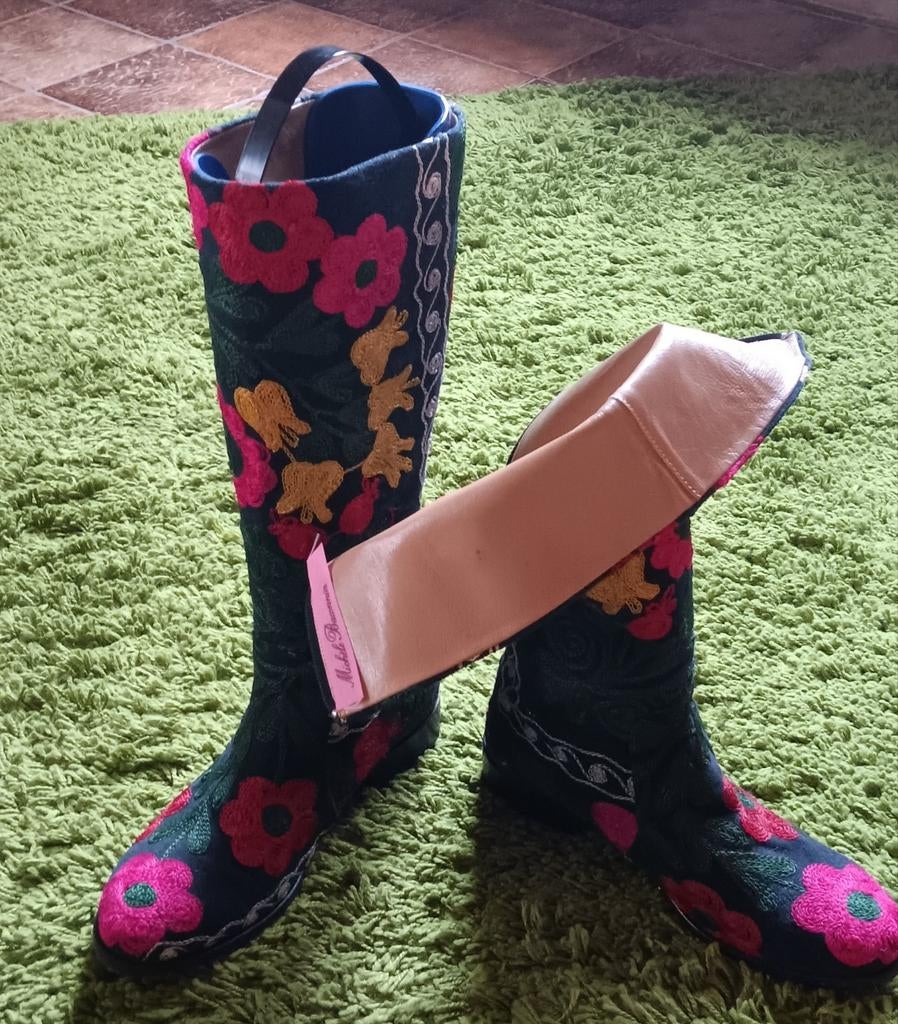 Bottes brodées par Michèle Baconnier, Enlèvement, Comme neuf