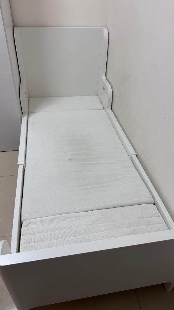Ikea meegroeibed met lattenbodem en matras, Kinderen en Baby's, Kinderkamer | Bedden, Gebruikt, 100 cm of meer, 180 cm of meer