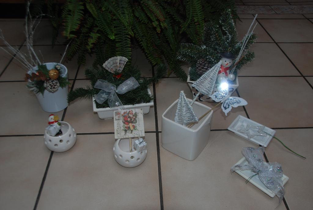 Set witte kerstartikelen: houder, wasbakken, kaarshouder, Diversen, Kerst, Ophalen of Verzenden, Zo goed als nieuw