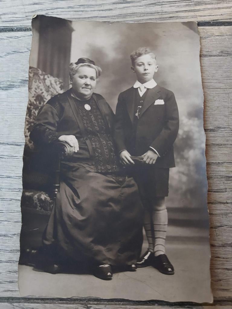Oude foto in oude klederdracht, Ophalen of Verzenden, Klederdracht, Foto