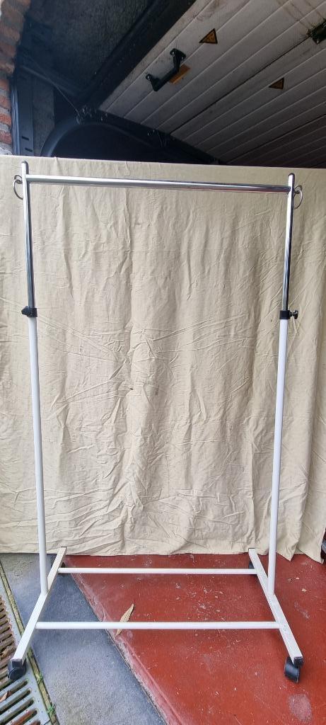 Portant droit à roulettes L 80 cm & H réglable de 106->160cm, Enlèvement, Avec roues, Utilisé