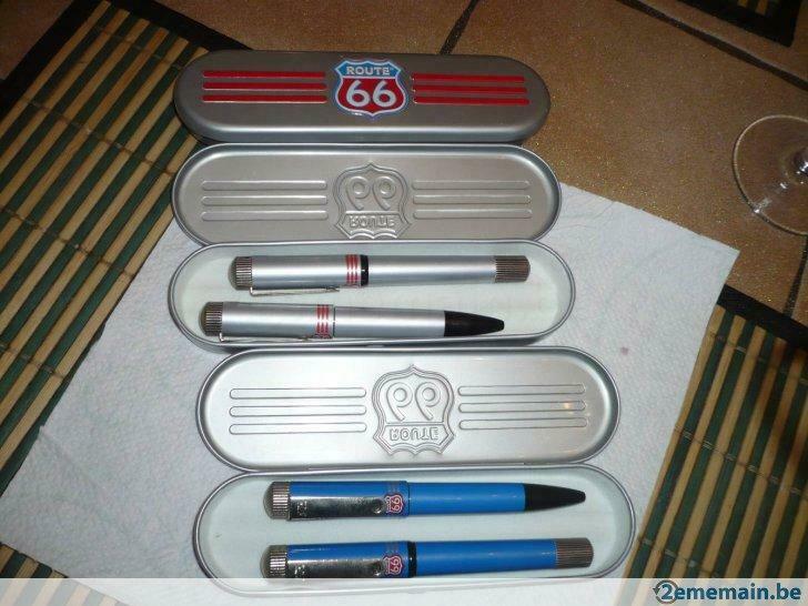 boite a  stylos, Collections, Enlèvement, Neuf