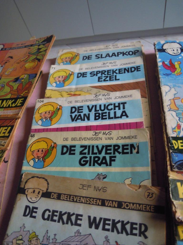 strips jommeke binnenkant zwart wit buitenkant kleur, Enlèvement ou Envoi, Utilisé