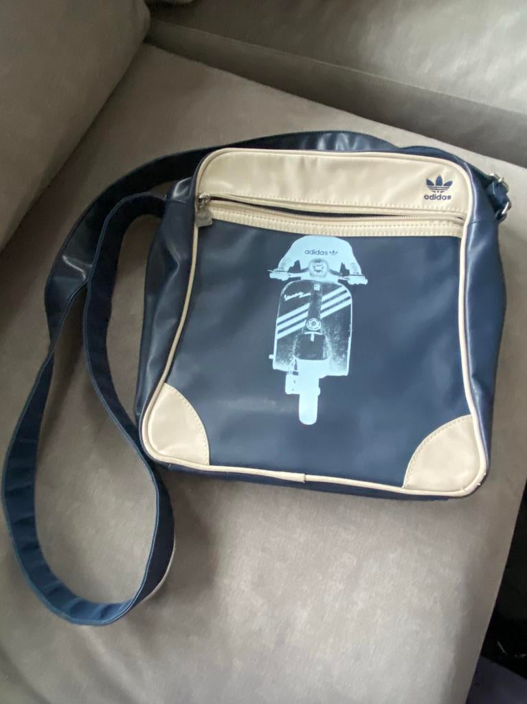 Schoudertas Adidas x Vespa, Ophalen of Verzenden, Zo goed als nieuw, Blauw, Overige merken