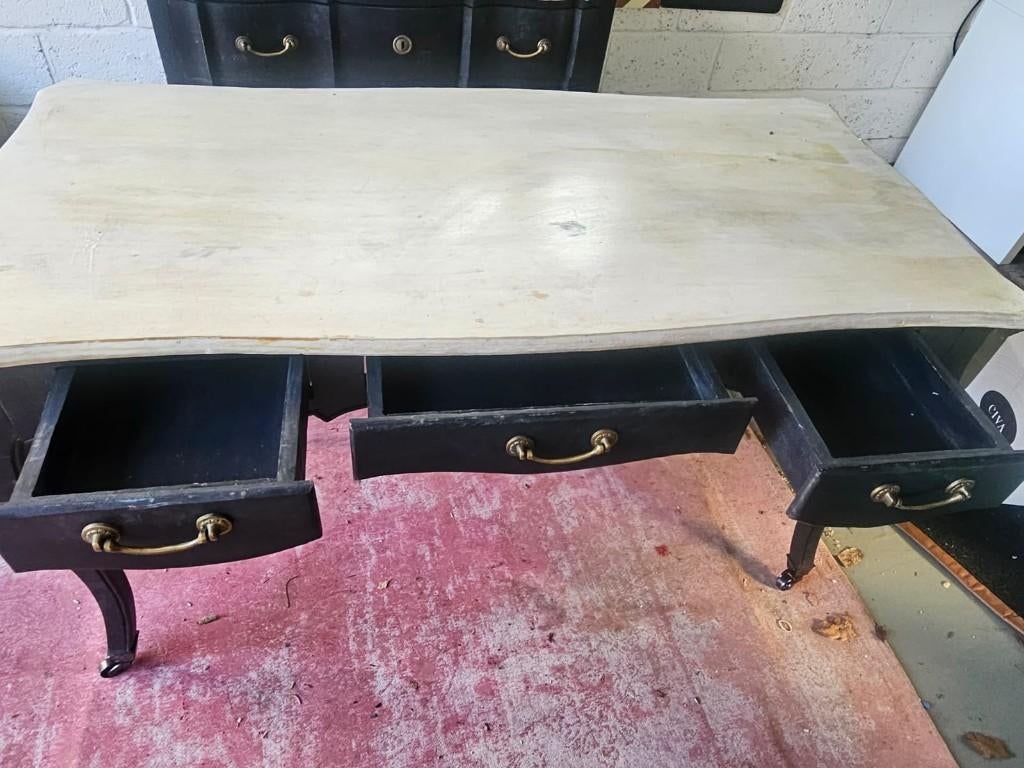 Bureau in zwart mangohout, Huis en Inrichting, Ophalen, Met wielen, Gebruikt