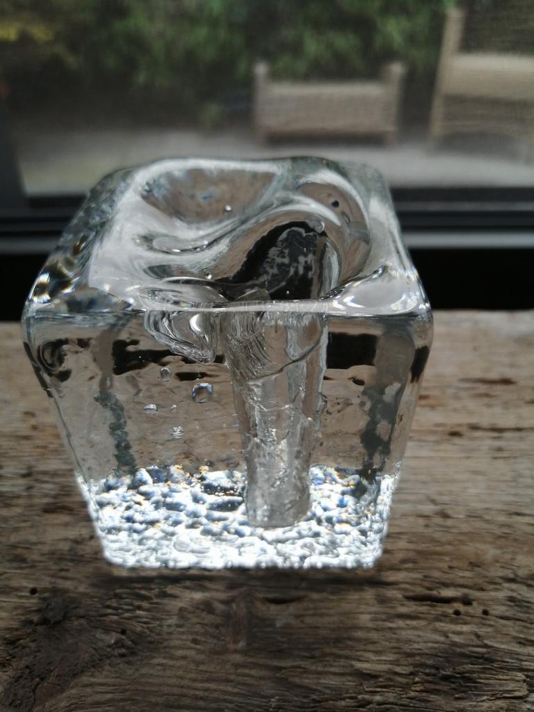 Pukeberg solifleur vaasje, Antiek en Kunst, Antiek | Glaswerk en Kristal, Ophalen of Verzenden