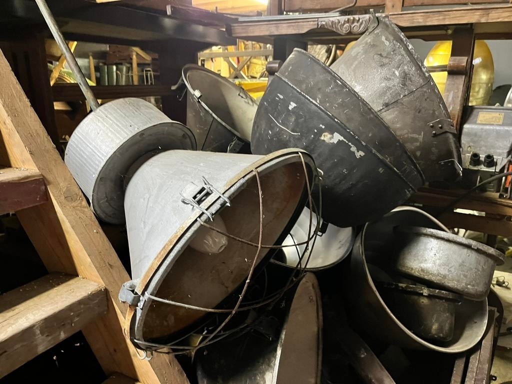 Industriële hanglampen en lampenkappen (prijs/stuk), Ophalen