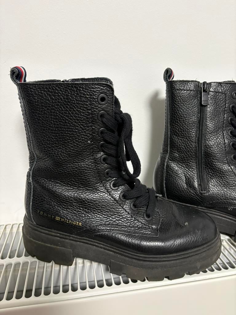 Tommy hilfiger Laarzen 25 euro., Kleding | Dames, Schoenen, Ophalen, Zwart, Lage of Enkellaarzen, Zo goed als nieuw