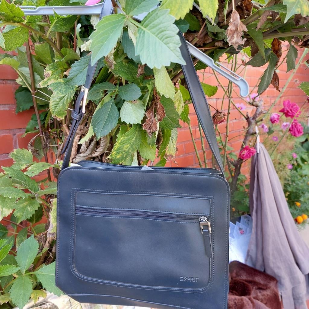 Sac esprit couleur bleue Marine Jamais utilisé, Bijoux, Sacs & Beauté, Sacs | Sacs à bandoulière, Enlèvement, Comme neuf, Esprit