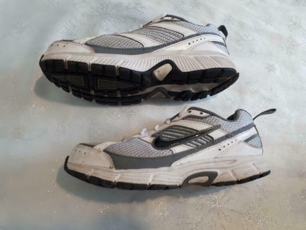Basket Nike Blanc Gris Noir taille 33.5, Enlèvement ou Envoi, Utilisé, Chaussures