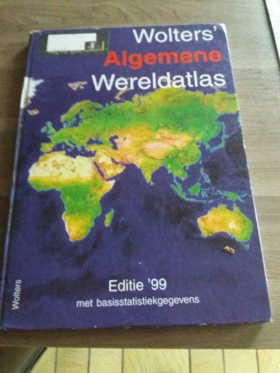 2x Wolters'Algemene Wereldatlas, Boeken, Atlassen en Landkaarten, Gelezen, Ophalen of Verzenden