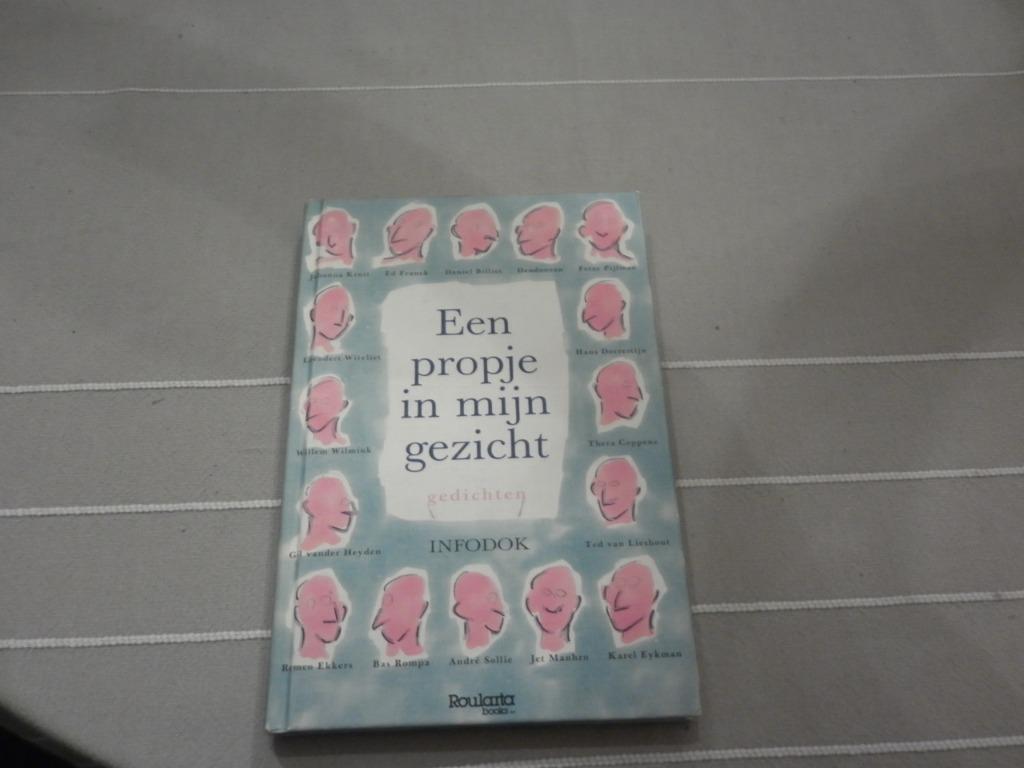 Een propje in mijn gezicht, Ophalen of Verzenden
