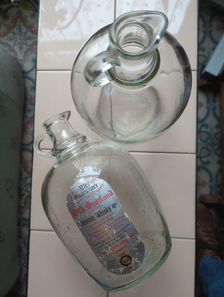 bouteilles en verre avec anse et bec verseur, Enlèvement, Comme neuf