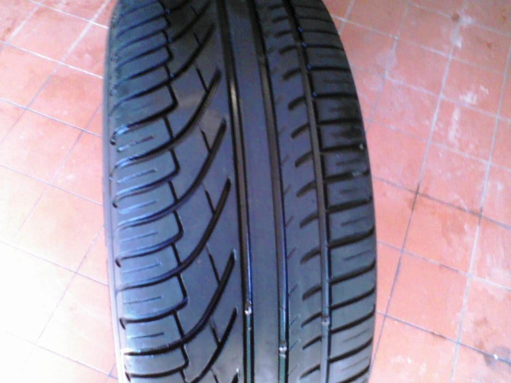 Vend 1 pneu Michelin Primacy 245-45-18, Ophalen, 18 inch, 245 mm, Band(en)