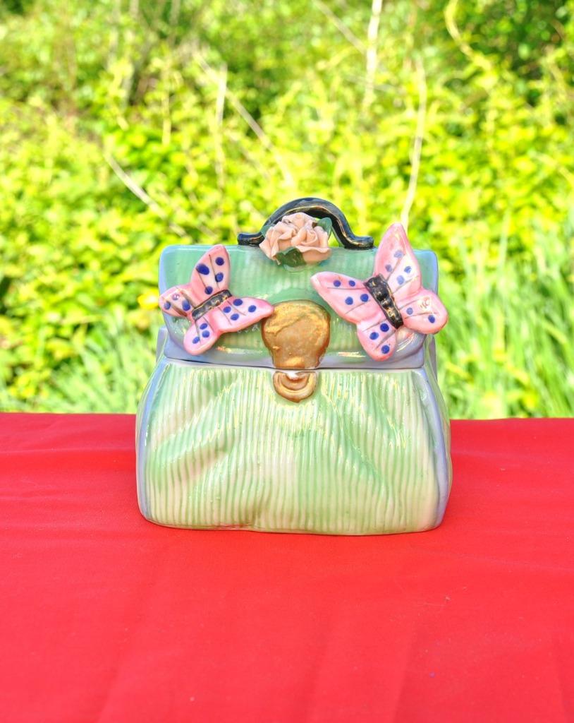 bonbonnière en faience sac au papillon, Enlèvement ou Envoi