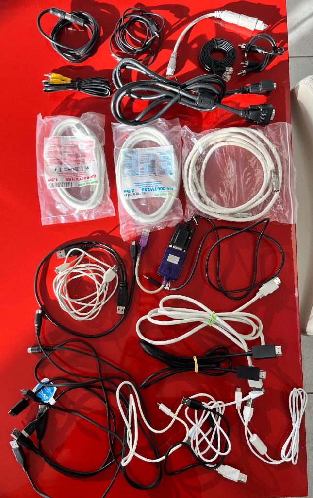 Plus de 20 câbles (HDMI, USB, coaxial, prise audio, etc.), Enlèvement ou Envoi, Comme neuf, Câble HDMI