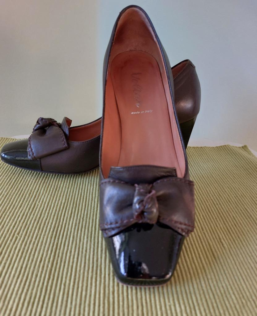 Voltan grijs/zwarte lederen pumps maat 37 passen maat 38, Kleding | Dames, Schoenen, Pumps, Ophalen of Verzenden, Zo goed als nieuw