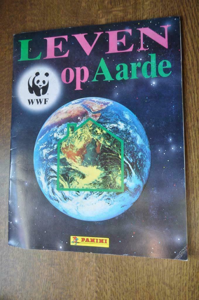 PANINI COMPLEET ALBUM WWF LEVEN OP AARDE, Enlèvement ou Envoi, Utilisé, Plusieurs autocollants