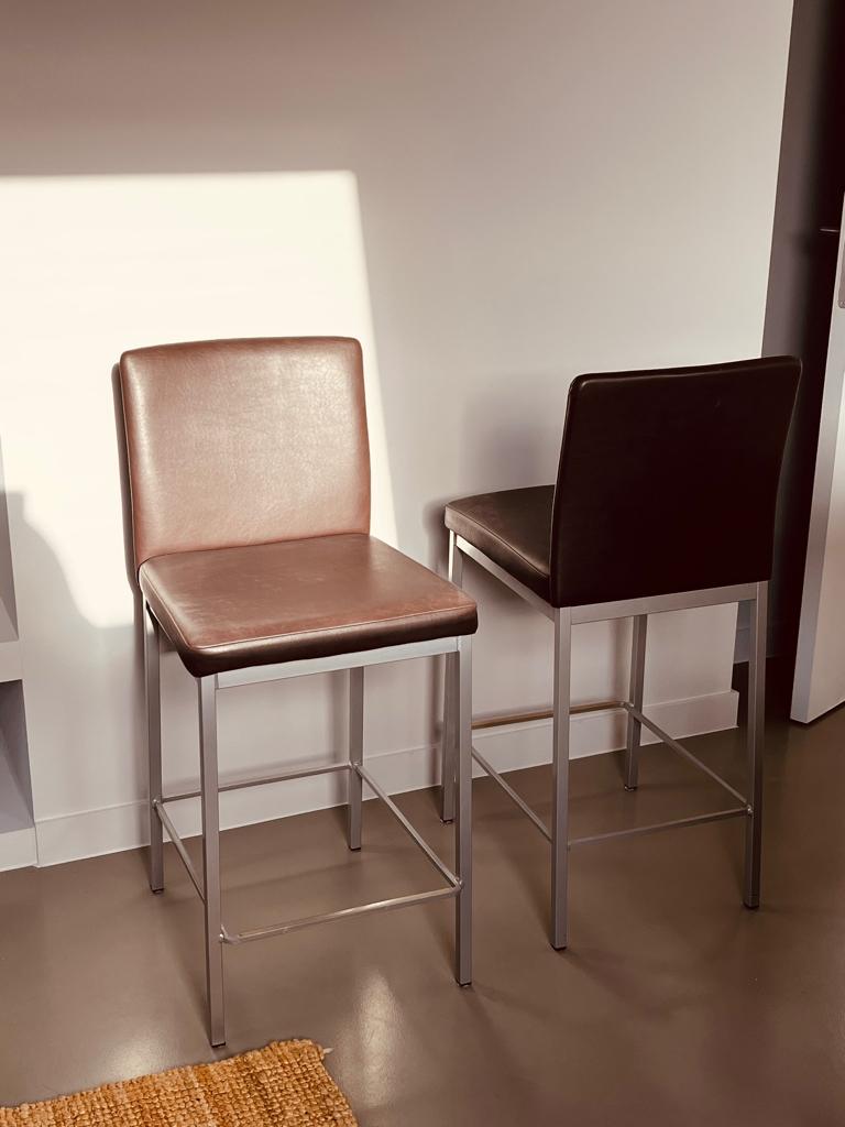 2 barkrukken, Huis en Inrichting, Ophalen, Kunststof, Met voetsteun, 60 tot 90 cm