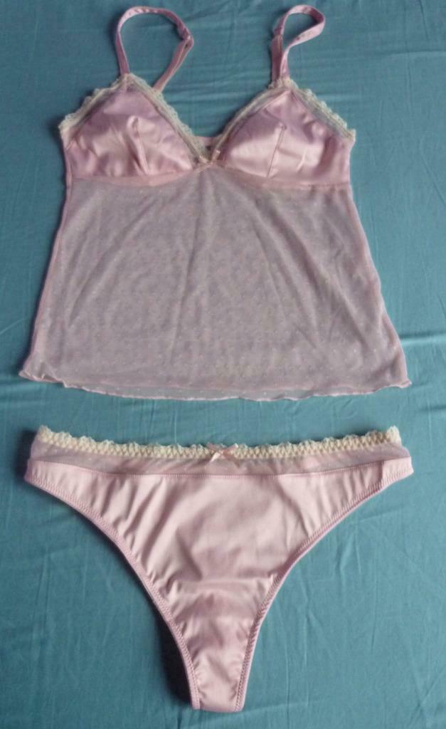 Lingeriesetje Roze satijnen top met string en witte kant, Ophalen of Verzenden, Roze, String