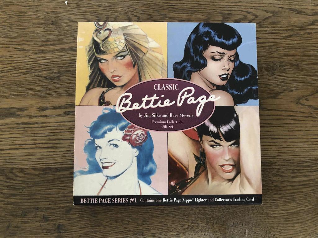 Vintage Bettie Page ZIPPO 1997 Collector's Item, Enlèvement ou Envoi, Neuf, Briquet