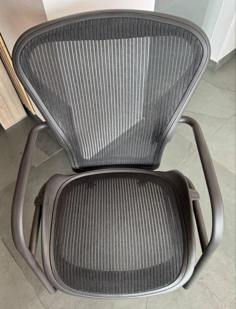 Herman Miller Aeron bureaustoel, Ophalen, Bureaustoel