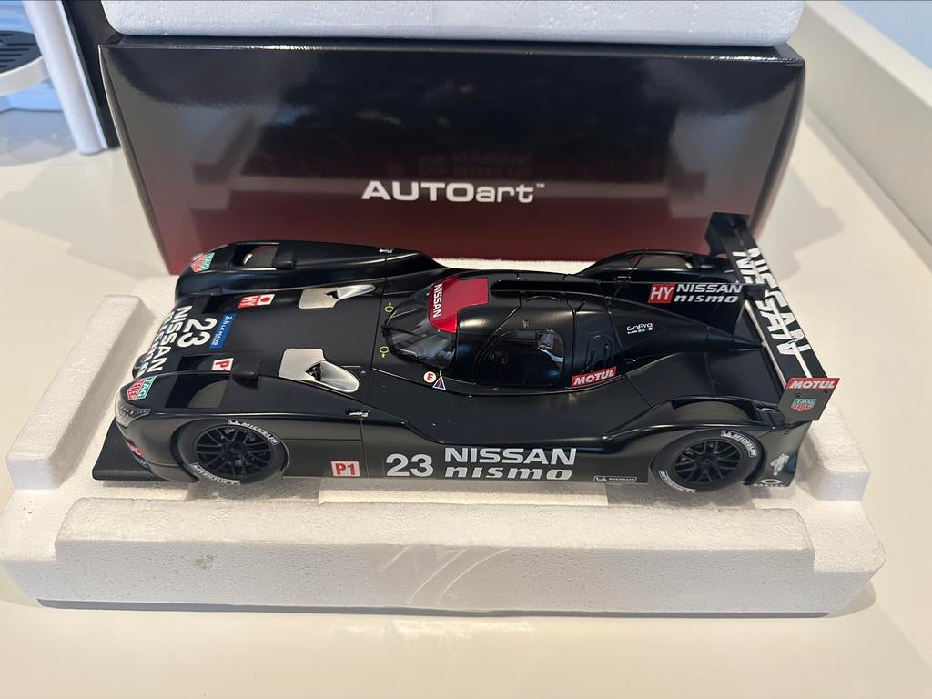 Nissan GT-R LM Nismo 2015 Test Car 1:18 Autoart, Hobby en Vrije tijd, Modelauto's | 1:18, Ophalen of Verzenden, Nieuw, Auto, Autoart
