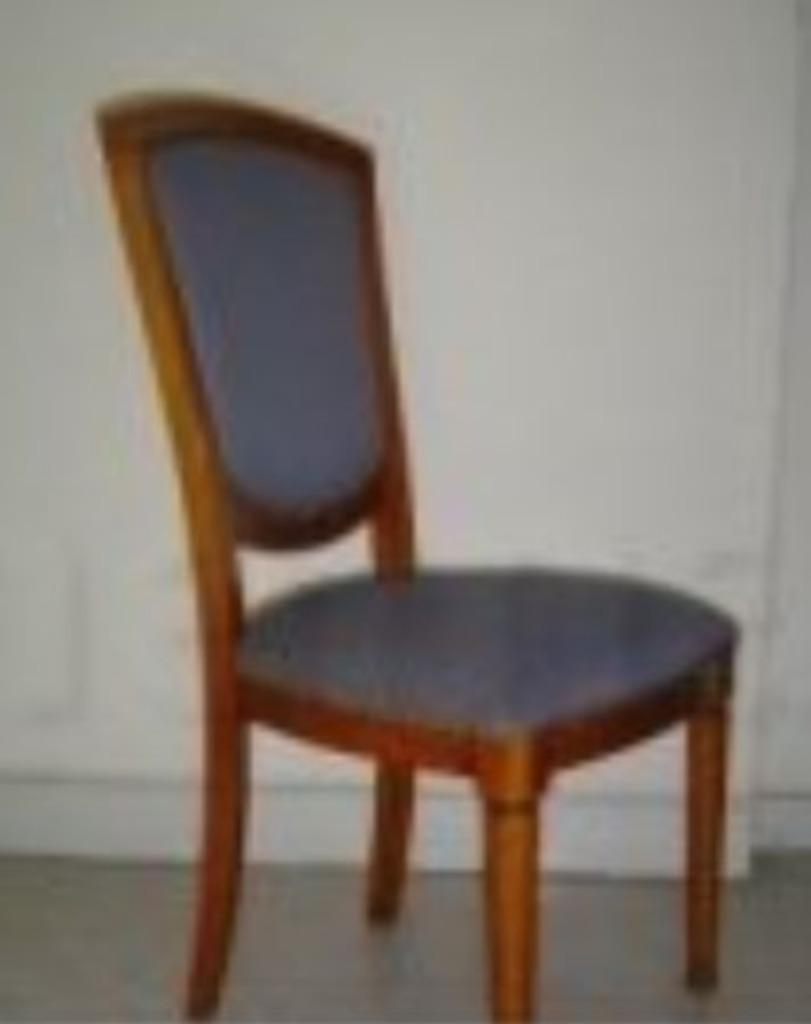 1 Table et 4 Chaises en Merisier de la salle à manger GLORIA, Enlèvement