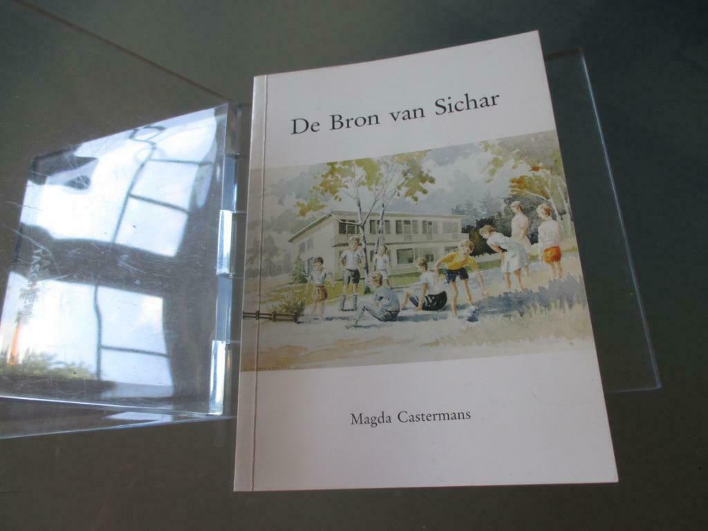 De bron van Sichar – Magda Castermans  Omslag : Aquarel Andr, Magda Castermans, Overige, Ophalen of Verzenden, Zo goed als nieuw