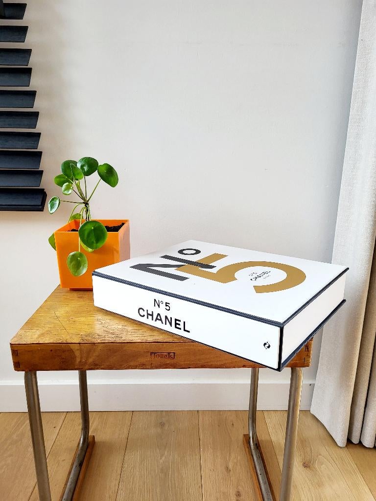Livre Chanel N5, Anatomie d'un mythe, Enlèvement ou Envoi