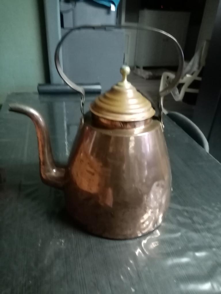 Ancienne cruche en cuivre, Enlèvement