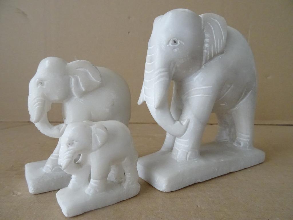 Statue d'éléphant éléphant albâtre / marbre Thaïlande set, Enlèvement ou Envoi, Comme neuf, Animal