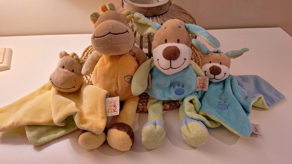 Knuffels hondje blauw en giraffe oranje, 4 stuks in totaal, Enlèvement ou Envoi, Comme neuf