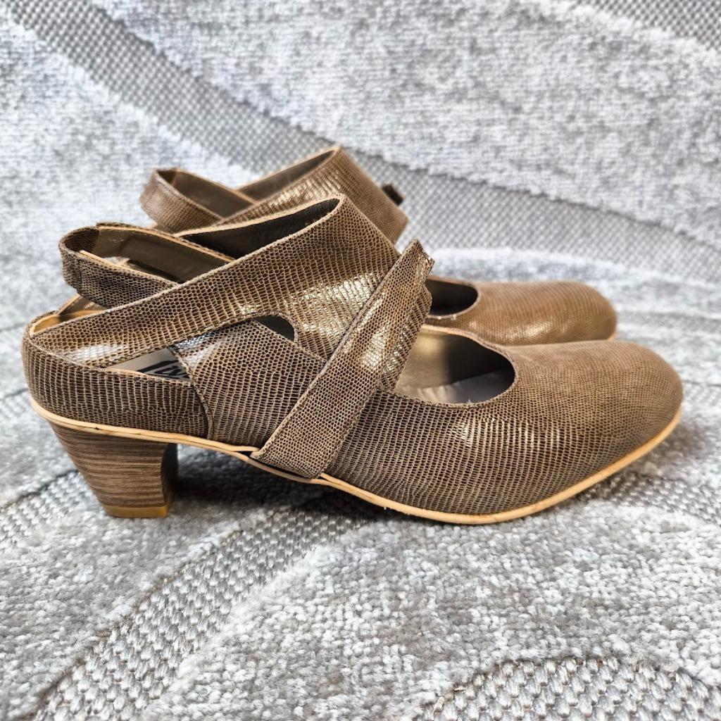 Livingstone pump uitneembaar voetbed uk 4,5 - eu 37.5, Kleding | Dames, Ophalen of Verzenden, Bruin